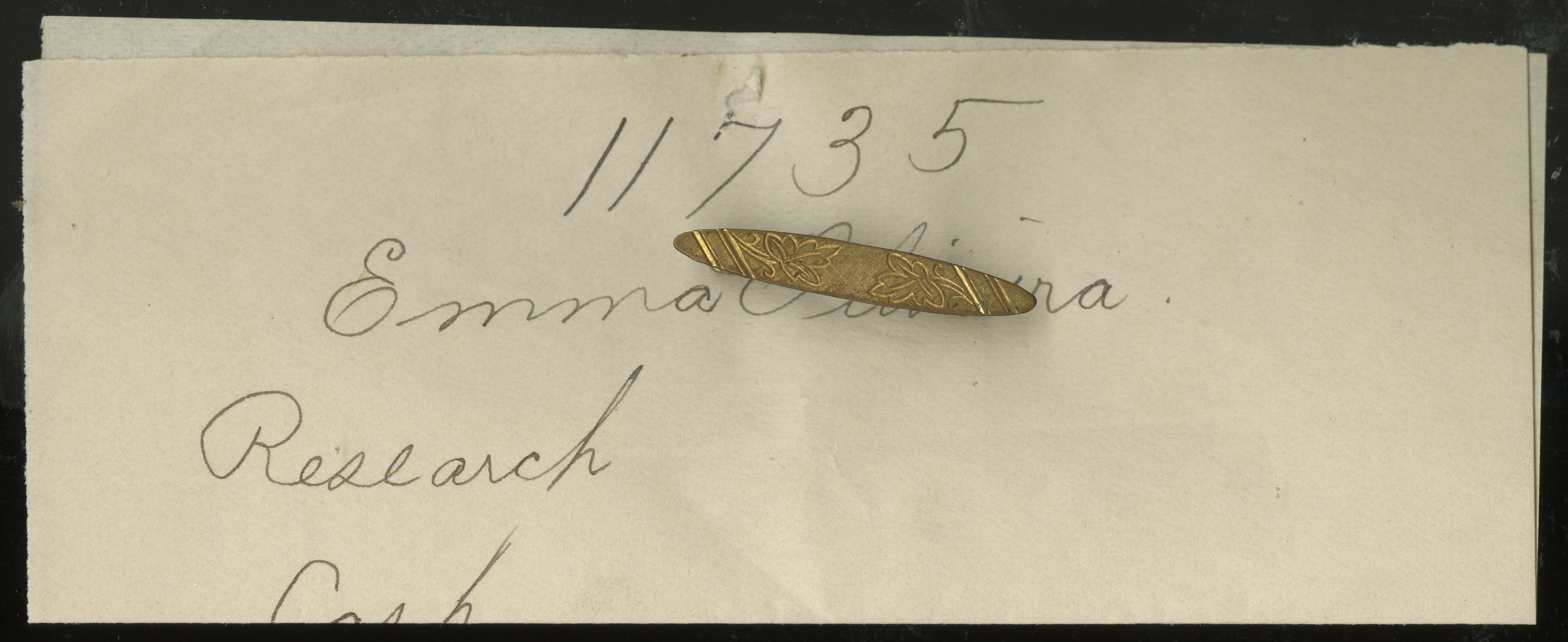 Small golden broach found in the case file of Emma Oliveira (#11735)