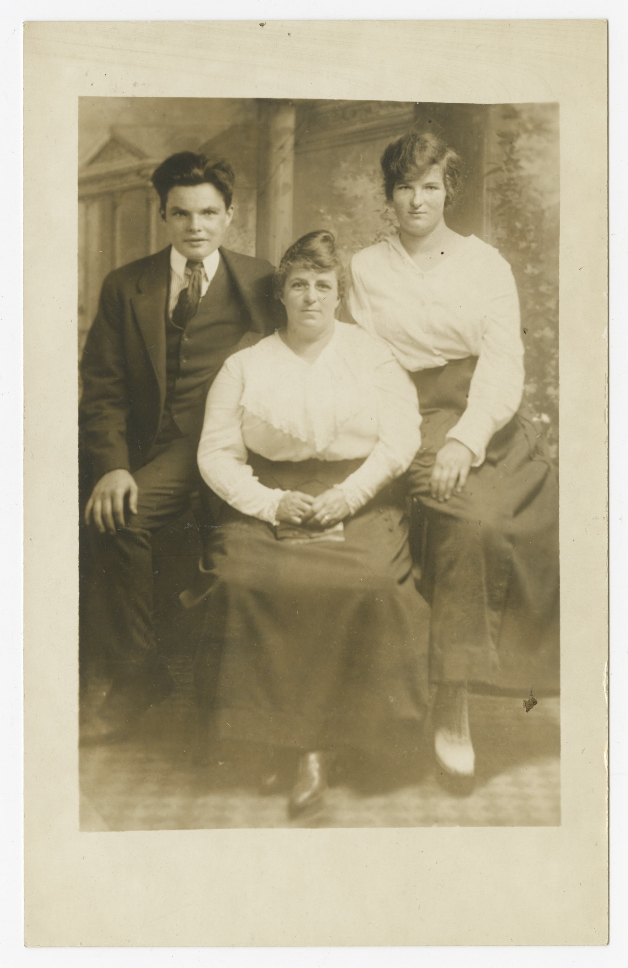 Group photograph found in the case file of Elsie P. Thompson (#11154)
